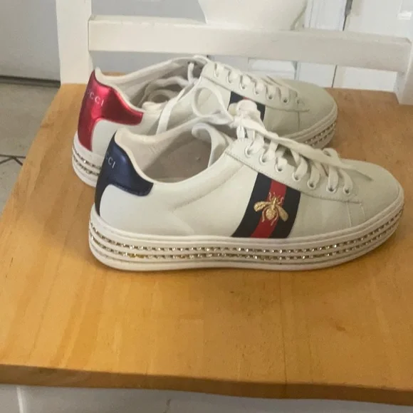 Gucci Sneakers with Red and Blue Accents - Picture 8 of 10